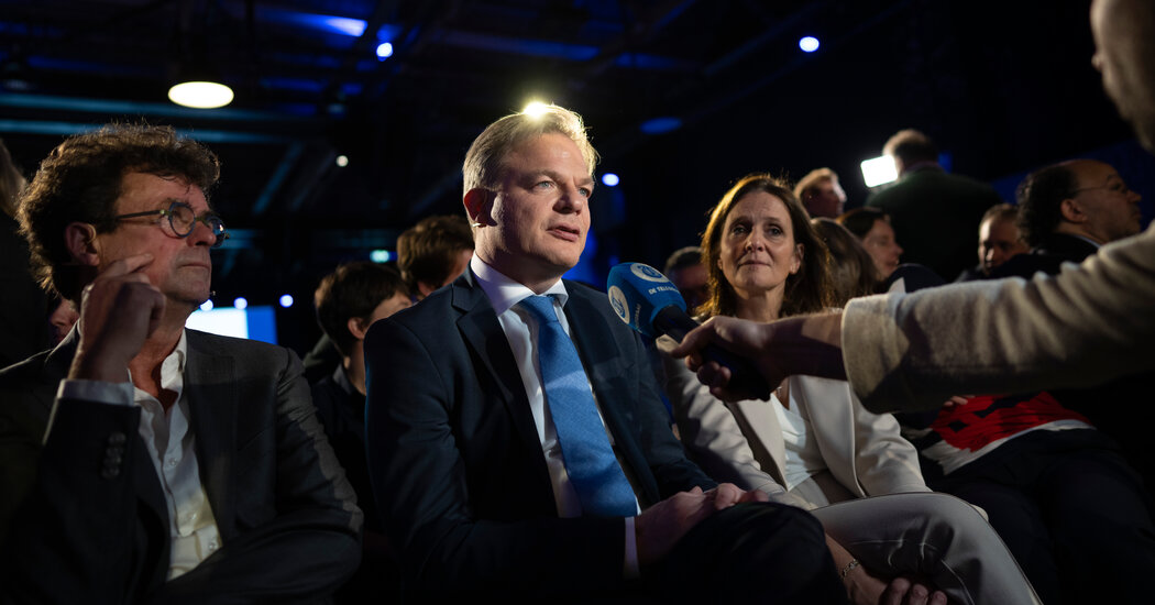 Protest Vote May Elevate a Centrist in Dutch Election
