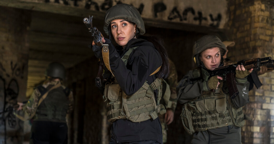 As Ukraine Seeks Troops, Women Prepare for the Call