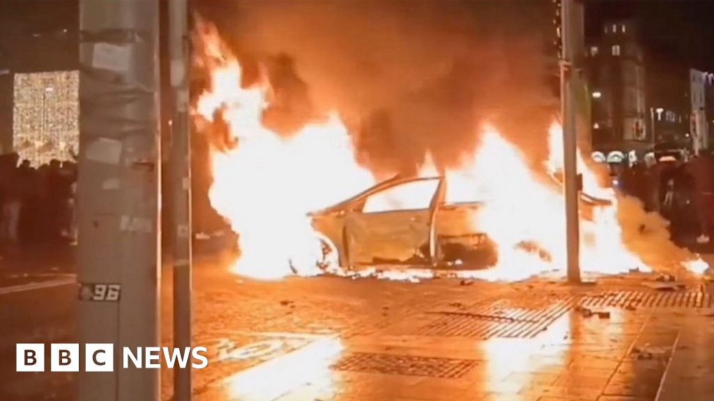 Dublin riots: Bus and cars on fire, fireworks thrown at police and looting