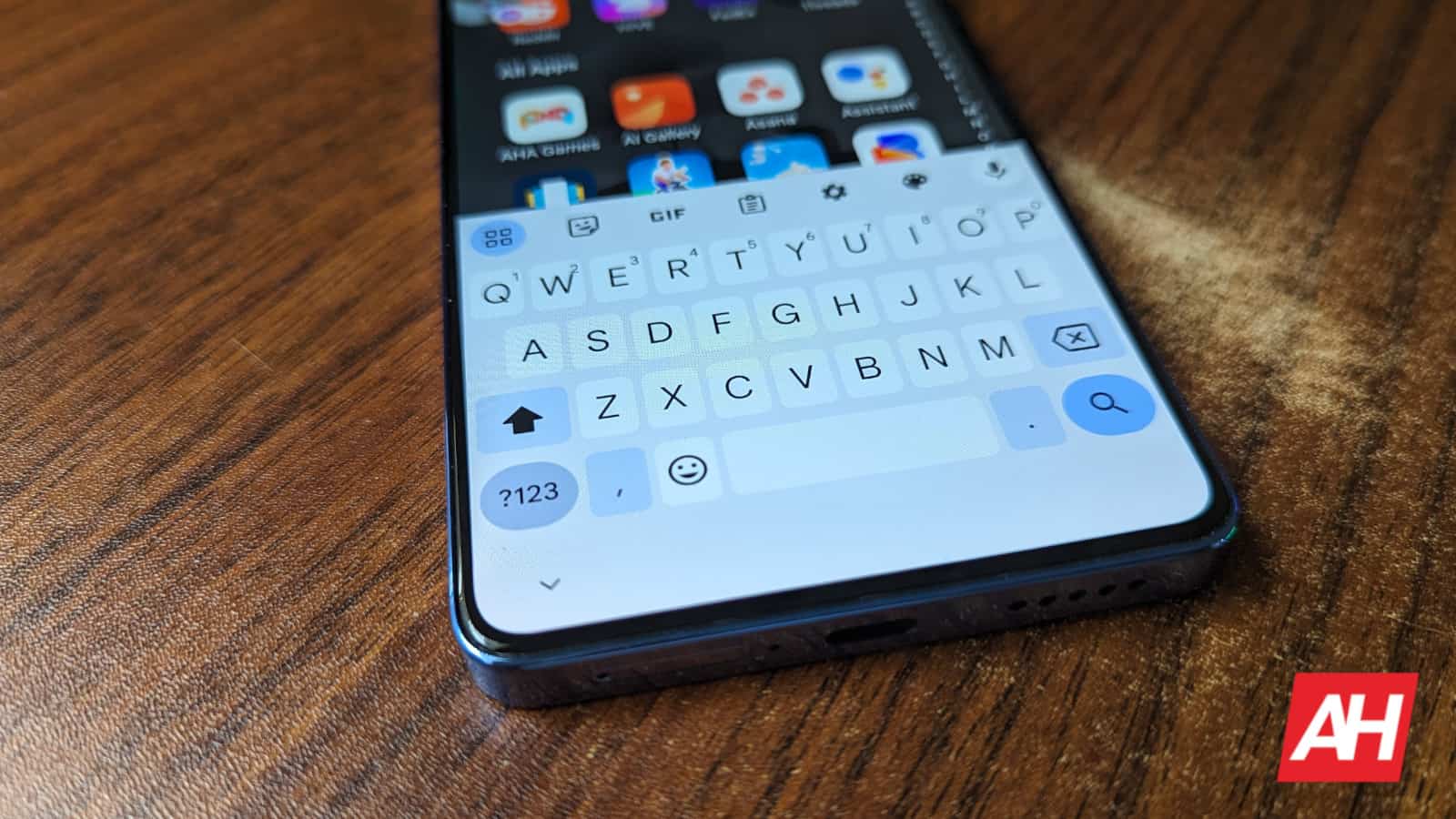 Featured image for Landscape orientation in Android activates the floating Gboard