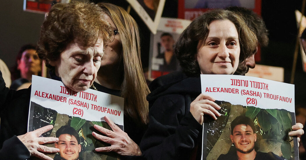 Freed Israeli Hostages Give Tel Aviv Protesters Hope for Those in Captivity