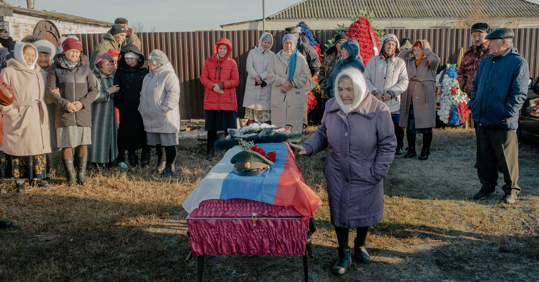 A Russian Village Buries a Soldier, and Tries to Make Sense of the War