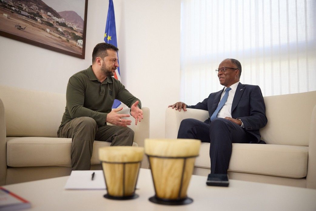 Zelensky, en route to Argentina, holds meeting with leader of Cabo Verde