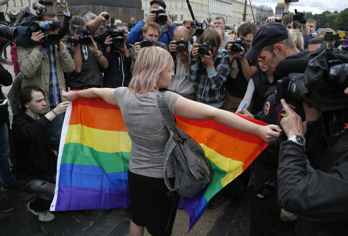 Police raid Moscow gay bars after a Supreme Court ruling labeled LGBTQ+ movement 'extremist'