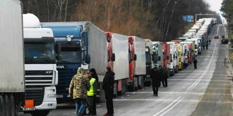 Checkpoint chaos as thousands of trucks stranded at Ukraine’s borders with Poland & Slovakia as