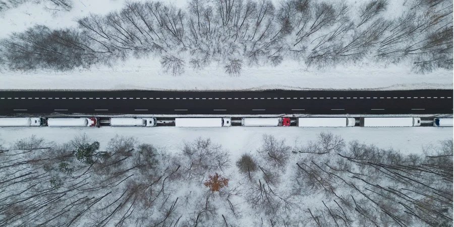 As of the morning of December 22, about 3,900 trucks are waiting in line at the border with Poland to enter Ukraine