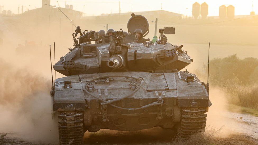 Israeli forces pushing into south Gaza